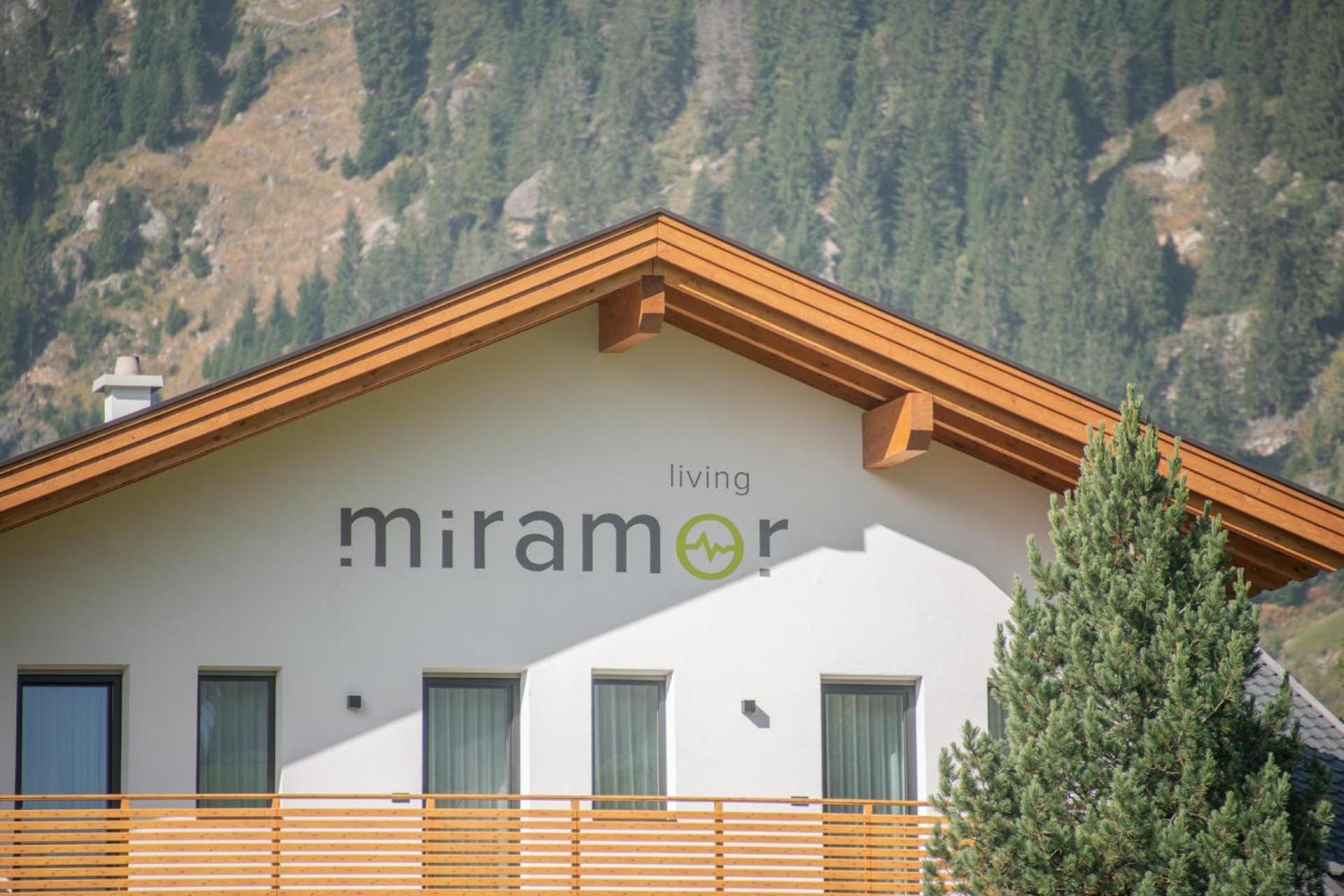 Living Miramor Racines Exterior photo